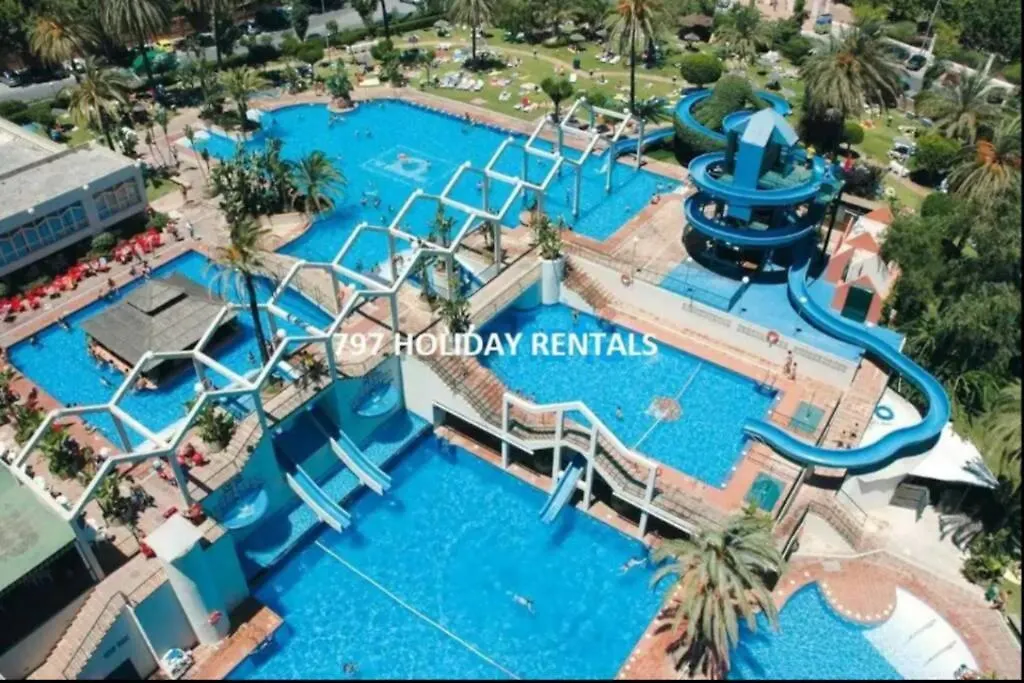 797 Holiday Rentals- Precioso Piso Con Vistas Al Jardin En Benalbeach Бенальмадена Апартаменты