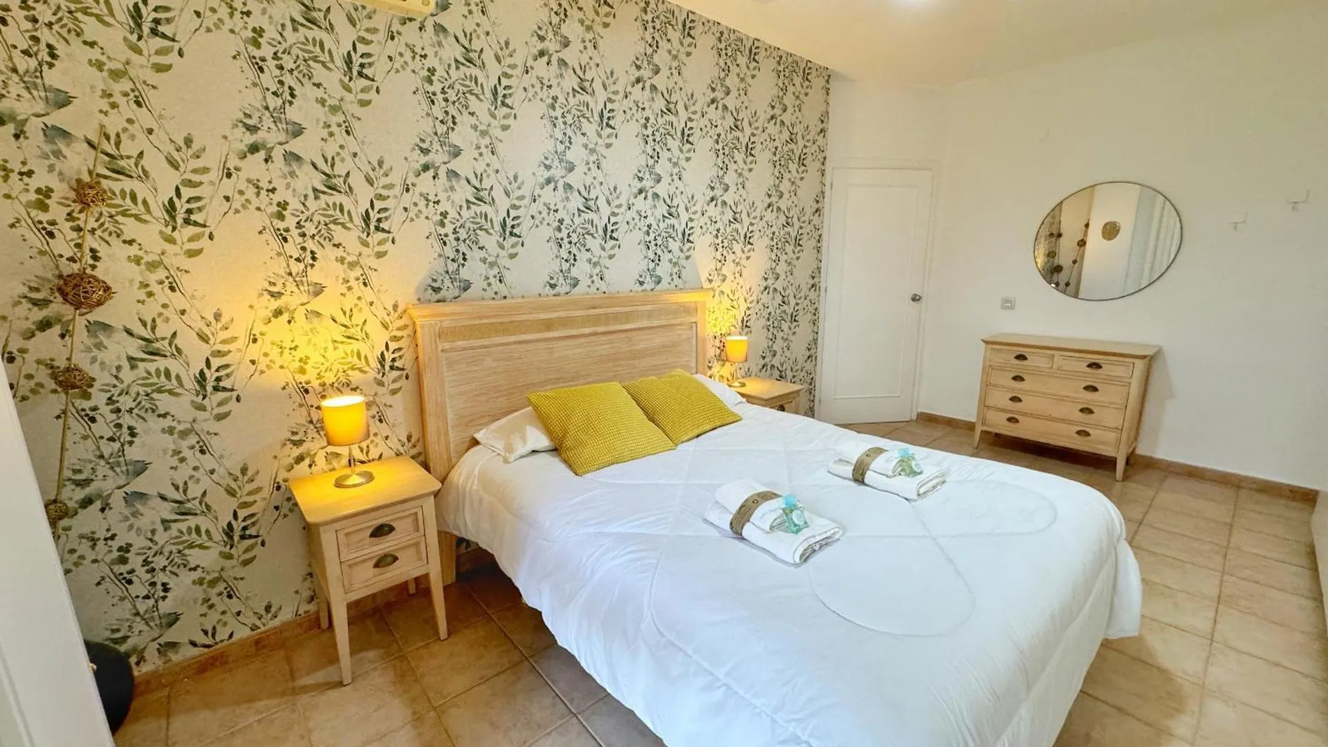 797 Holiday Rentals- Precioso Piso Con Vistas Al Jardin En Benalbeach Бенальмадена
