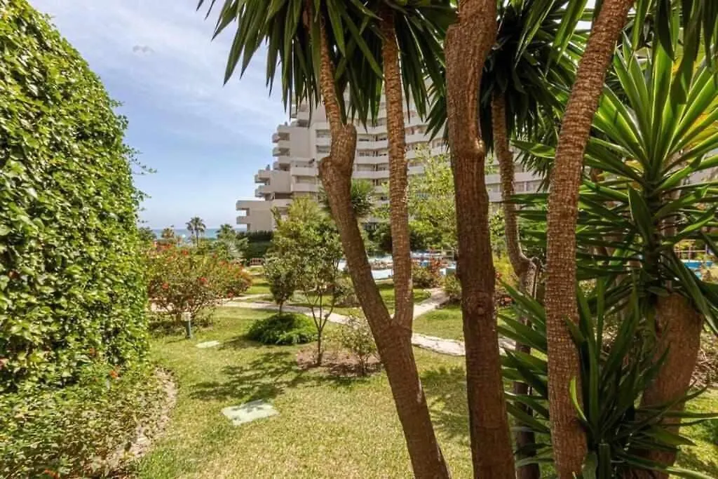 Apartment 797 Holiday Rentals- Precioso Piso Con Vistas Al Jardin En Benalbeach Benalmadena