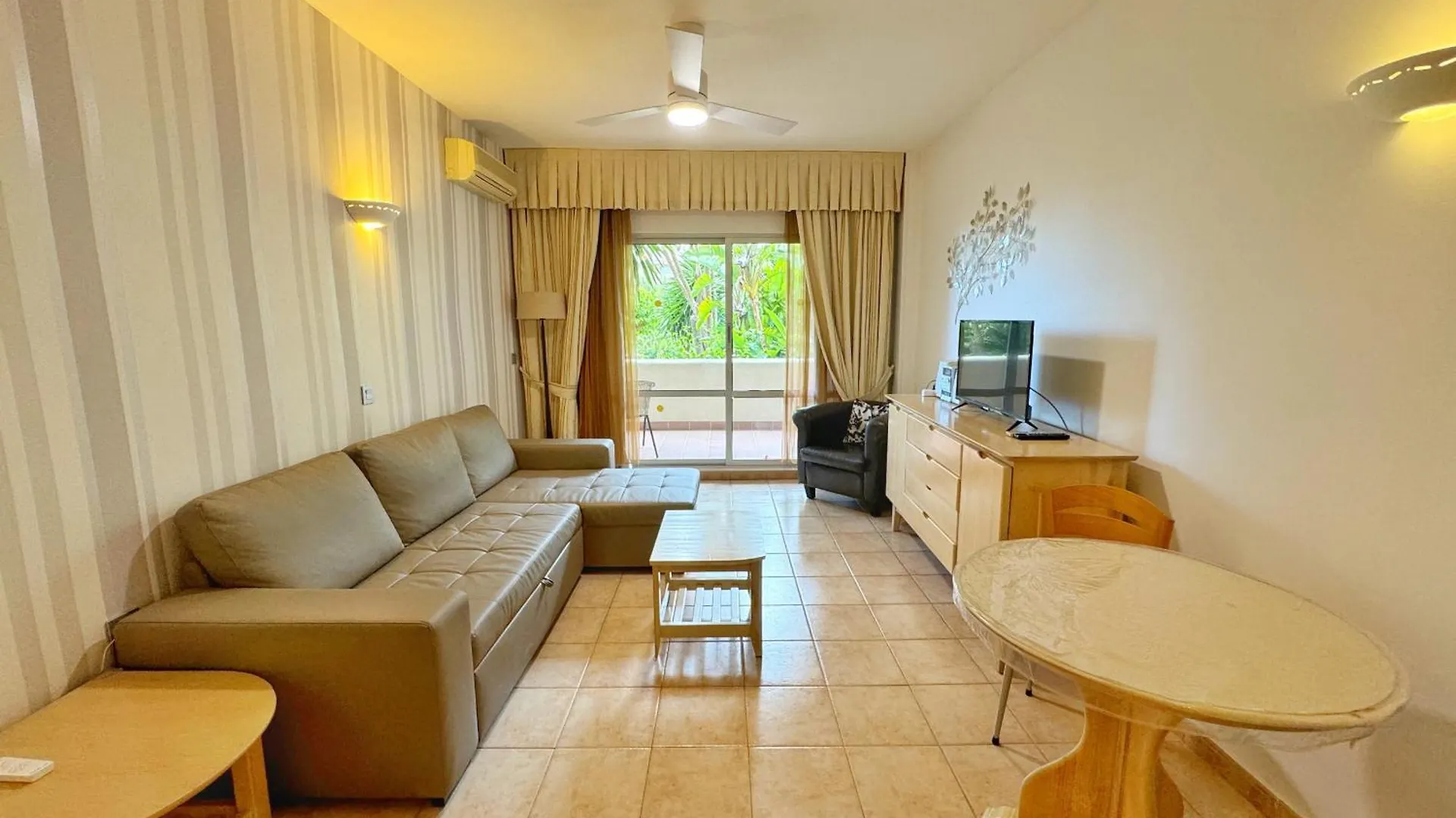 797 Holiday Rentals- Precioso piso con vistas al jardin en Benalbeach Benalmádena Apartamento